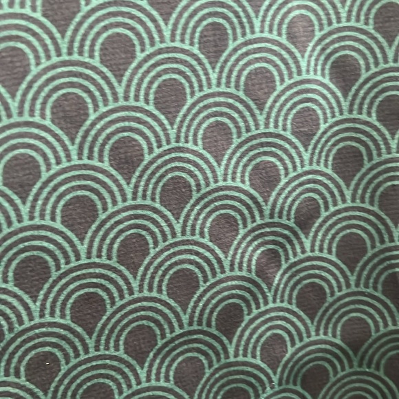 Emerald green work blouse with mid-modern print - Picture 2 of 3